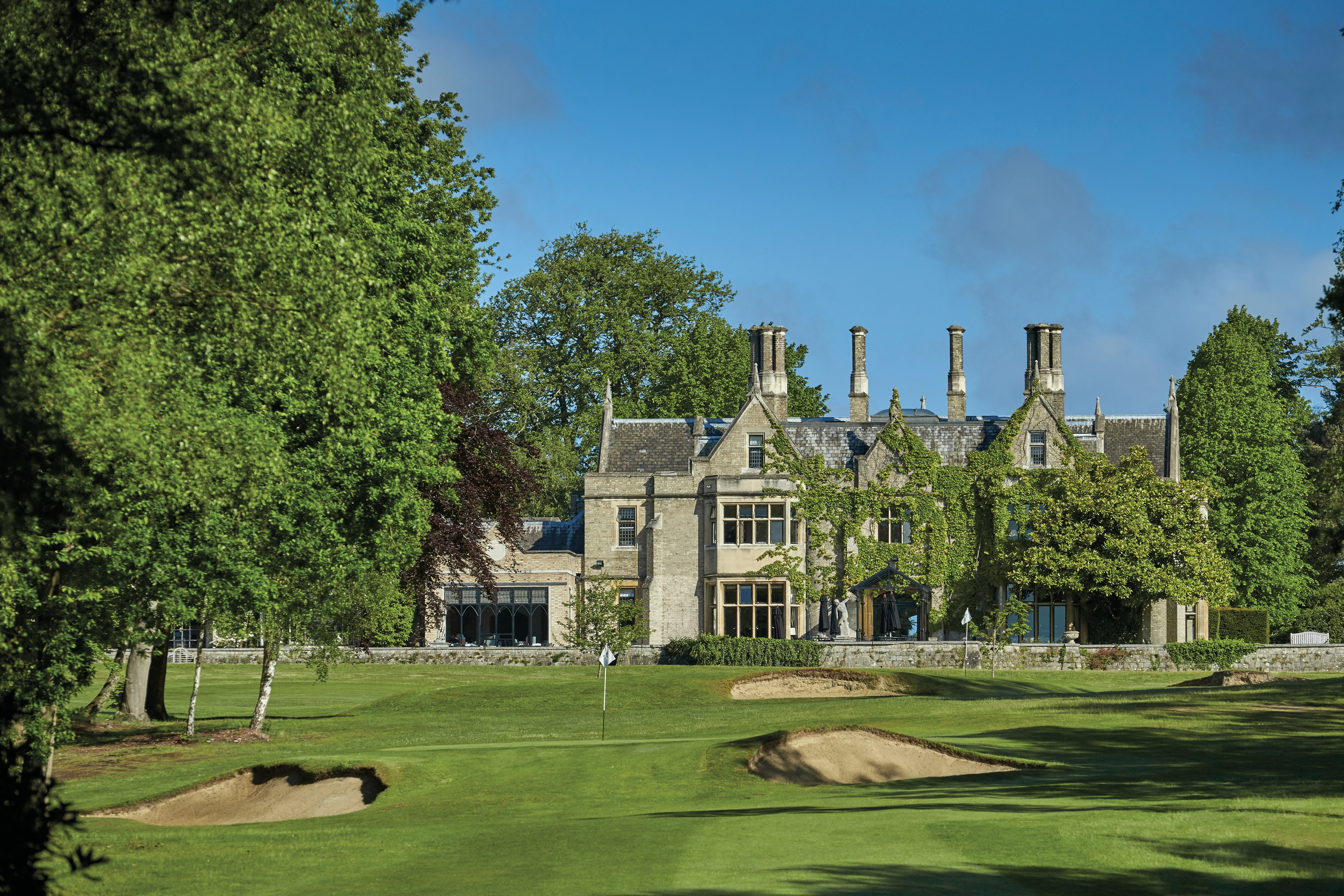FOXHILLS CLUB AND RESORT WOKING 30/35