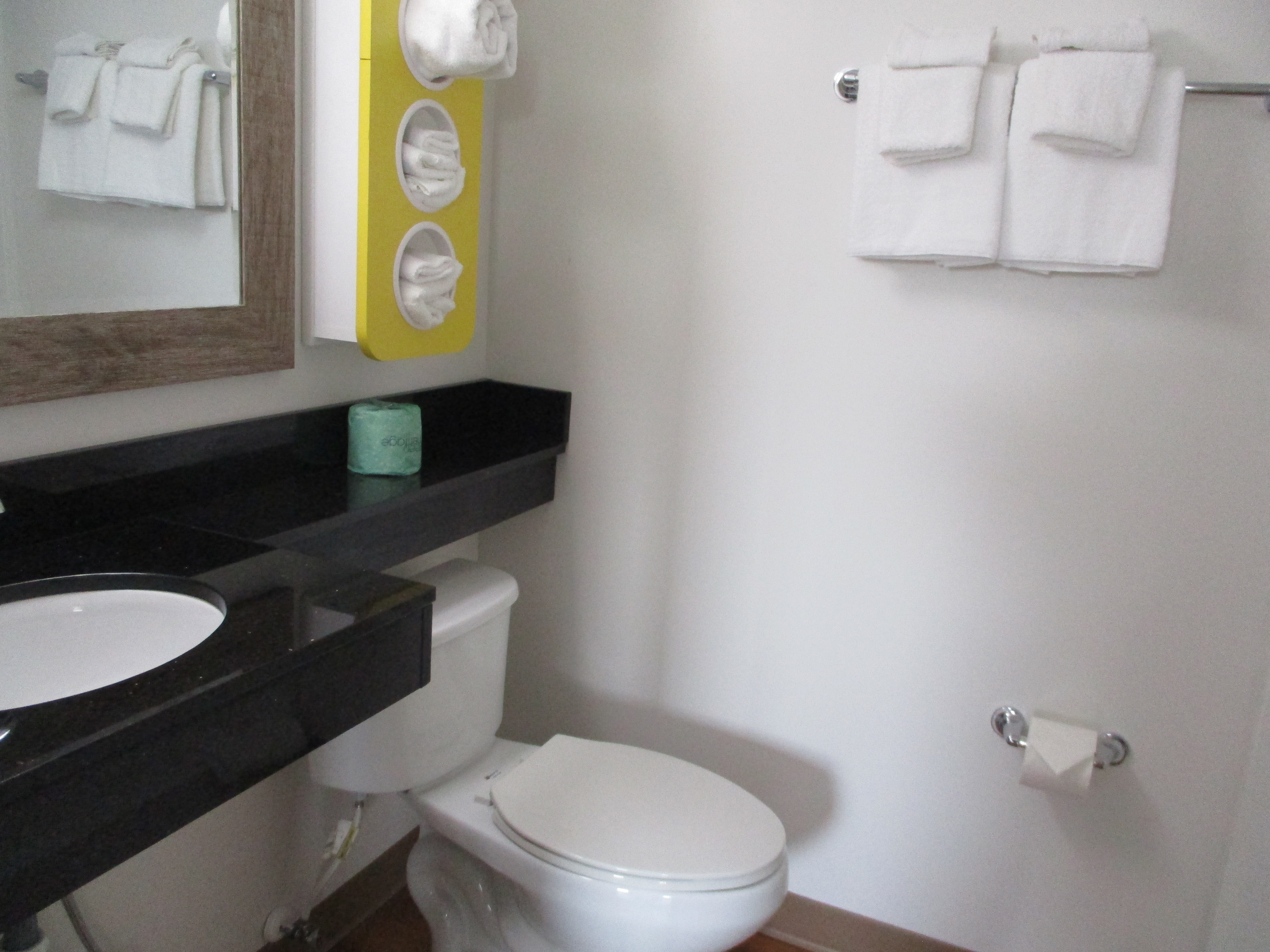 1 King Bed - Non-Smoking, Micfridge، Motel6 North Olmsted, OH - Cleveland 5/6