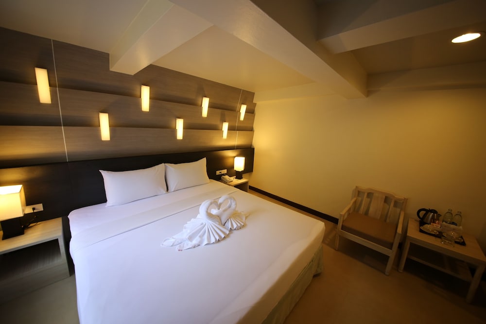 Sunshine Hotel and Residences 24/65