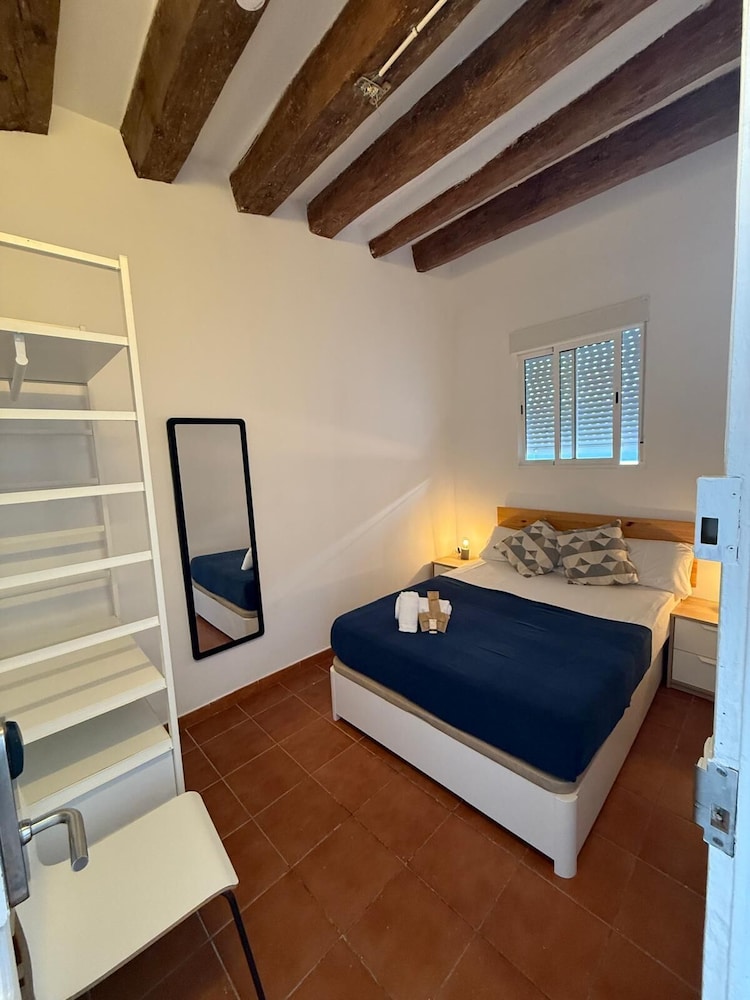 ROOM, DOUBLE BED
