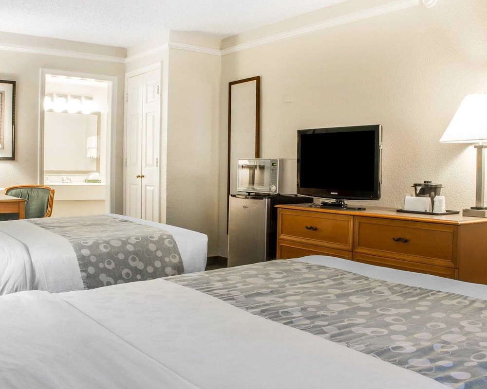 Quality Inn Tulsa Central 23/45