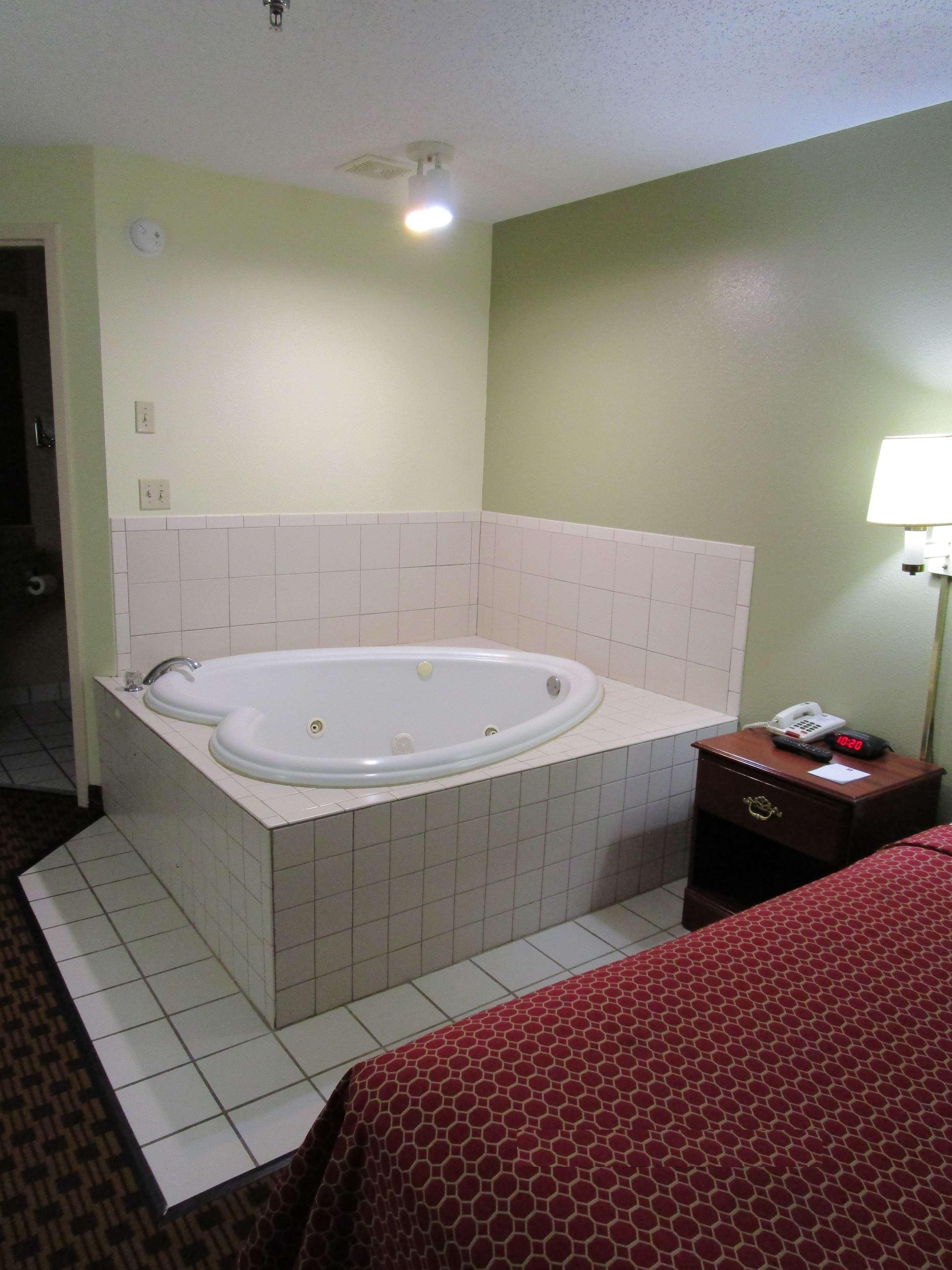 Suite, King Bed 4/5