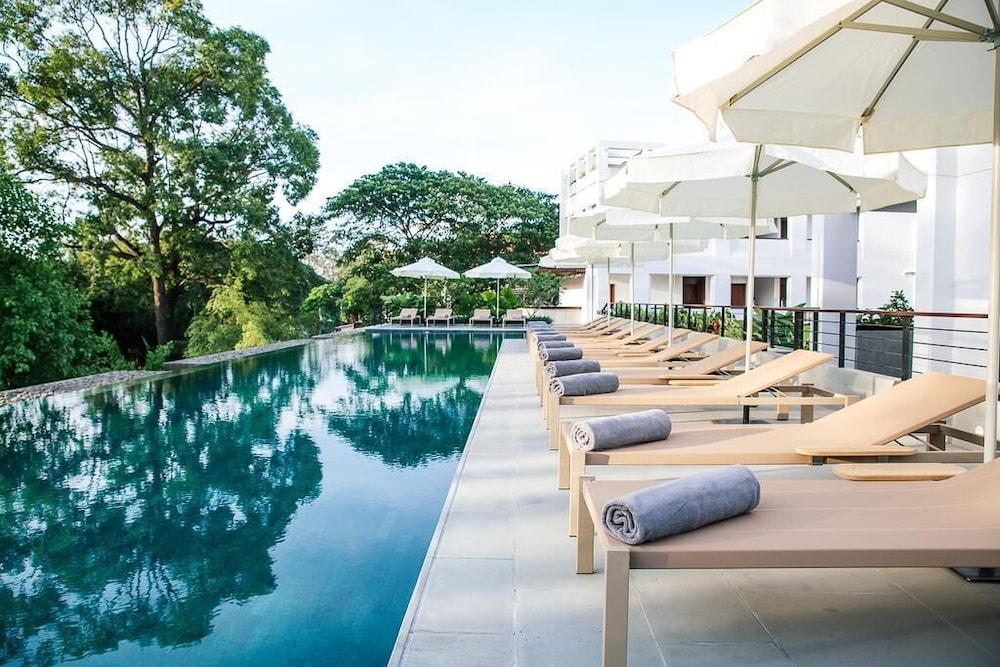 Treeline Urban Resort 24/48