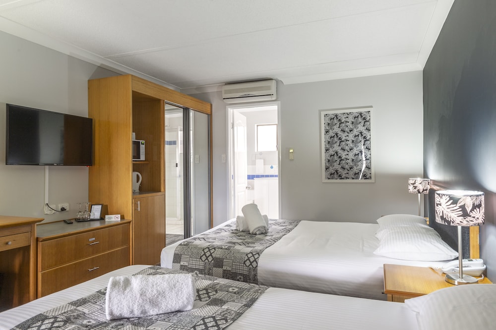 IPSWICH COUNTRY MOTEL 18/49