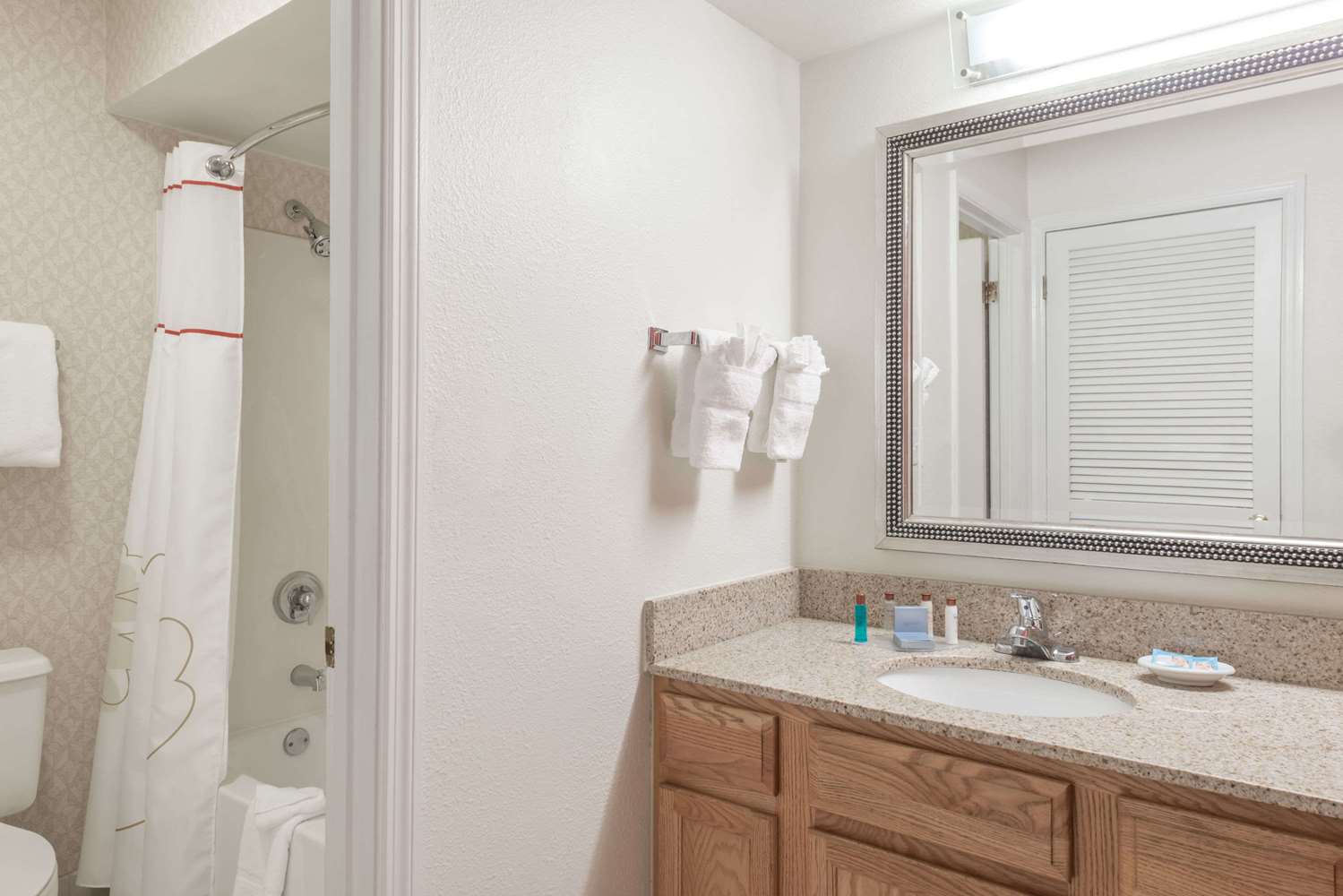 Craigshire Suites St Louis Westport Plaza 37/40