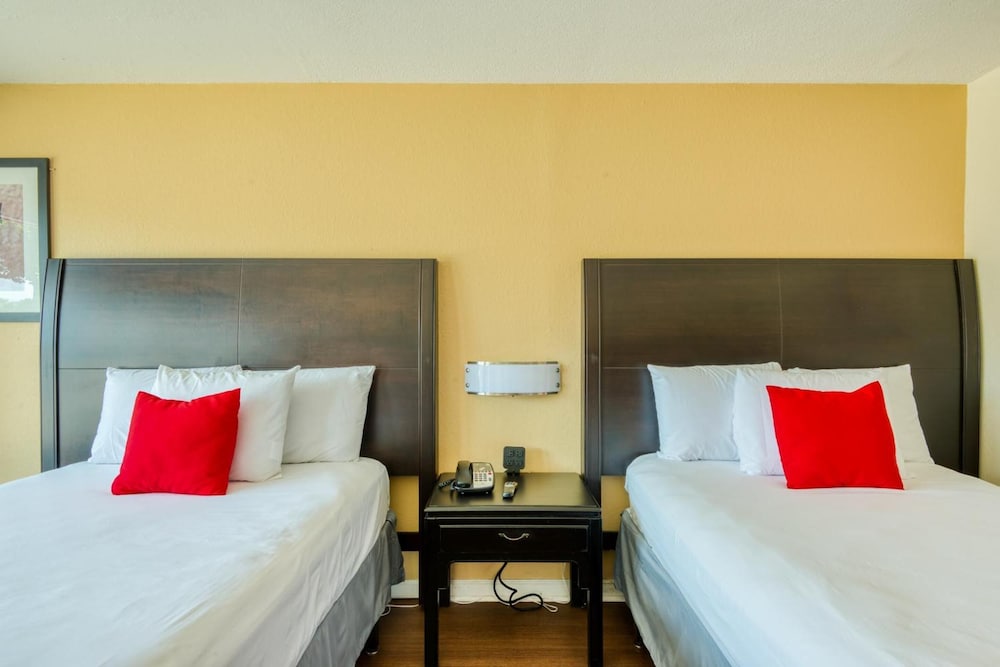 BASIC, 2 QUEEN BEDS