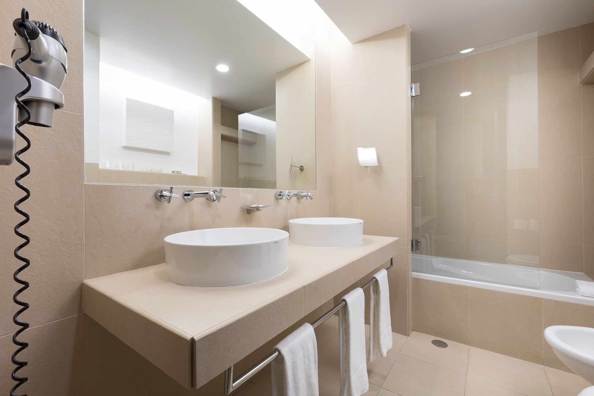 جناح بأربعة أسرّة بإطلالة على البحر بغرفتي نوم مع أريكة، NAU Sao Rafael Suites 2/3