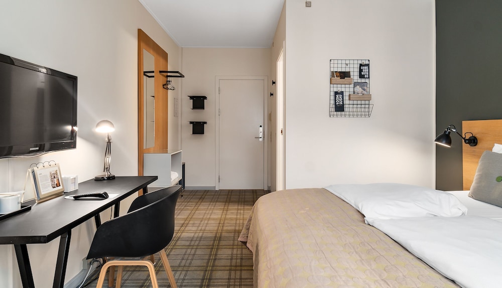 Ibsens Hotel 13/51