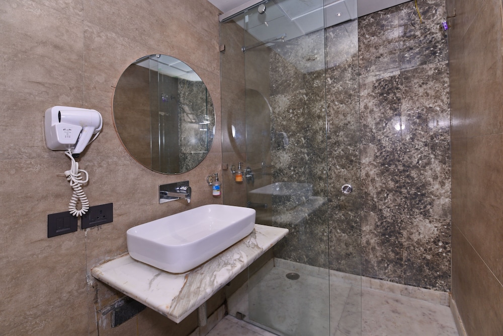 Staybook Hotel Nitya Maharani 49/50