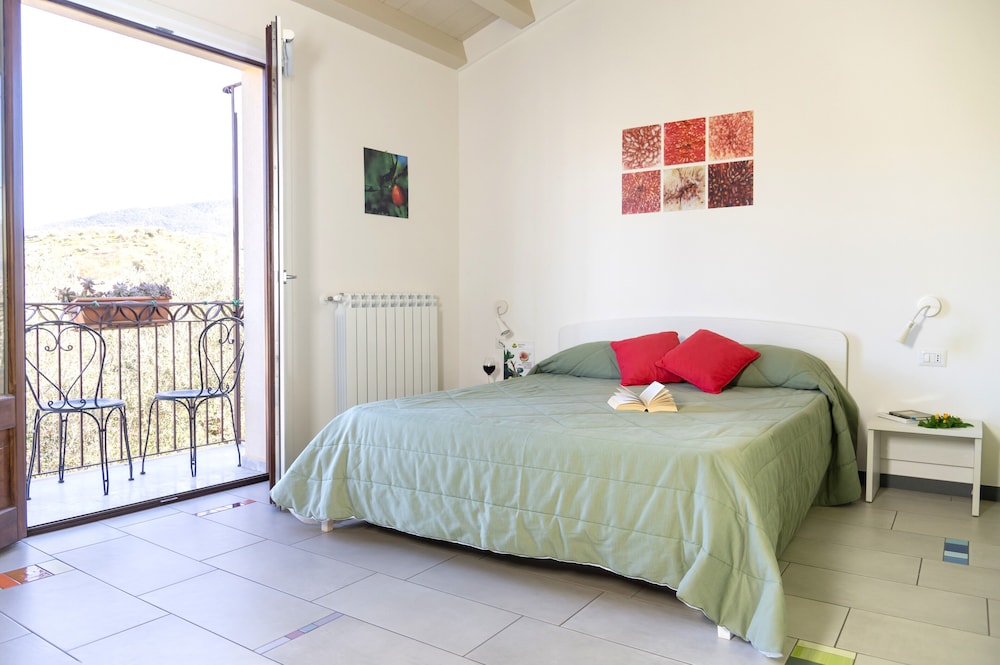 DELUXE, DOUBLE BED