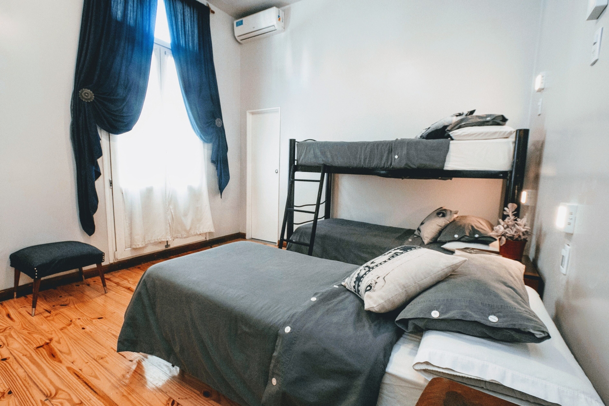 ROOM, TRIPLE, PRIVATE BATHROOM