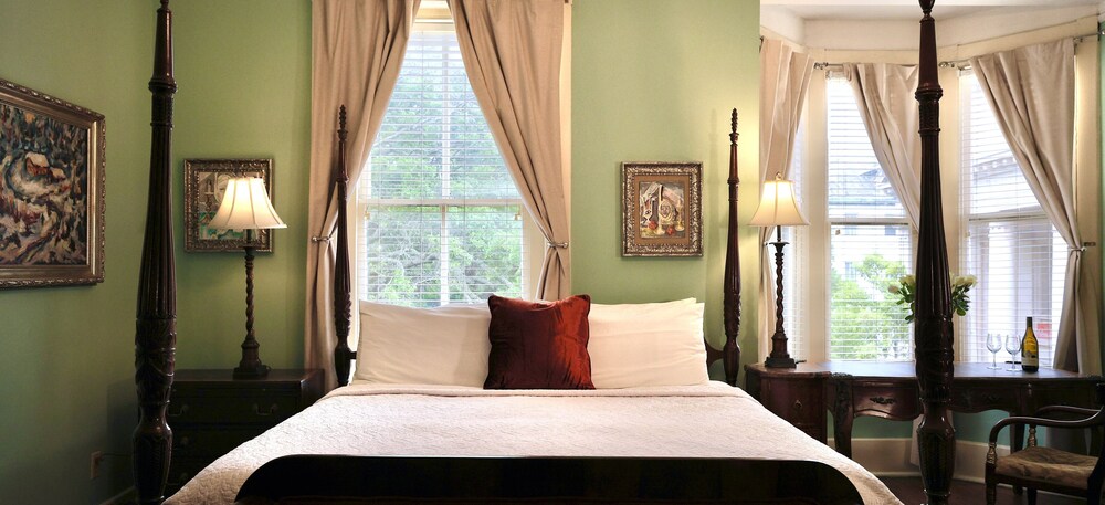 Easton, Premium, King Bed