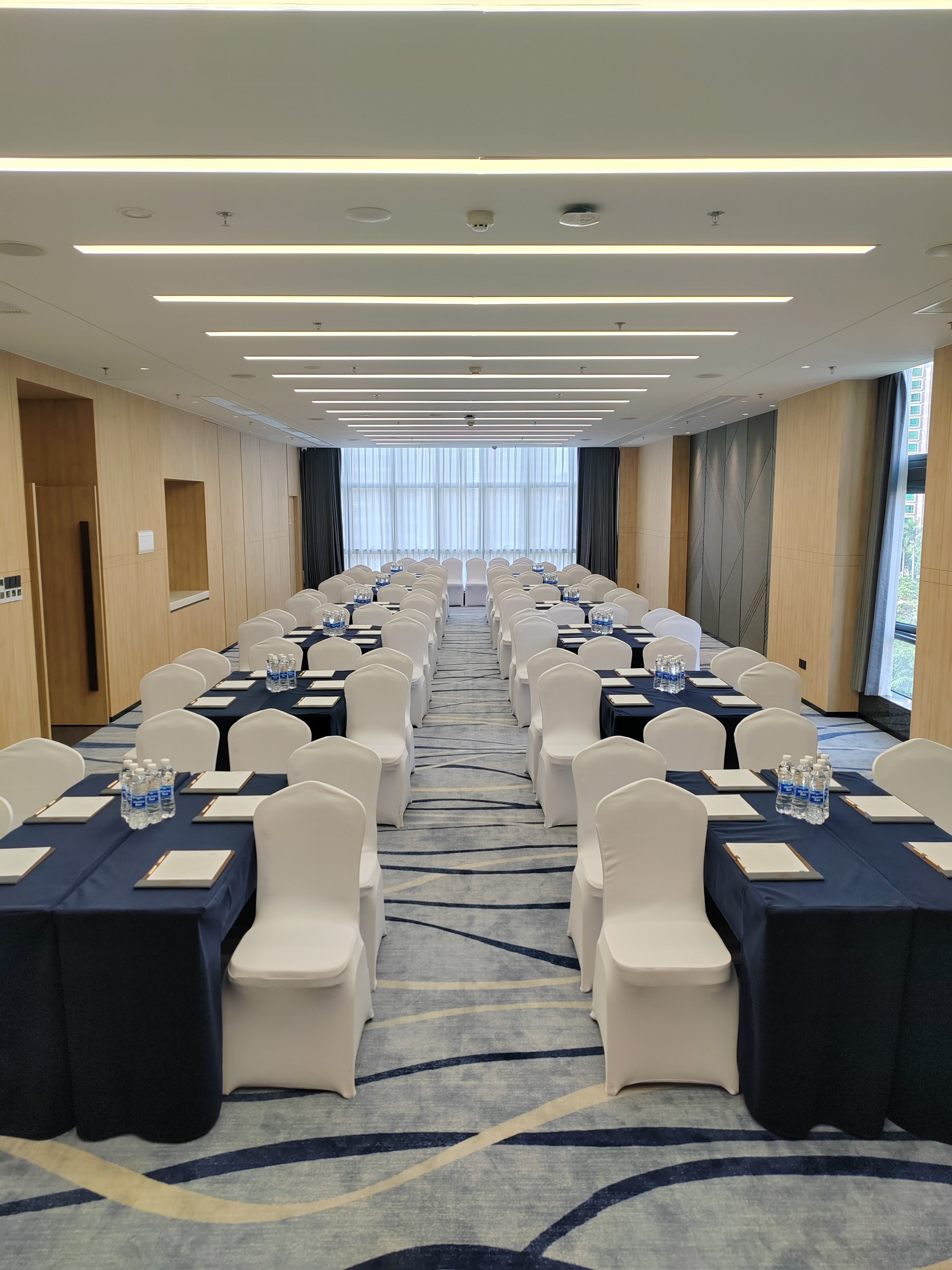 Holiday Inn Express Guangzhou Panyu Dashi 40/45