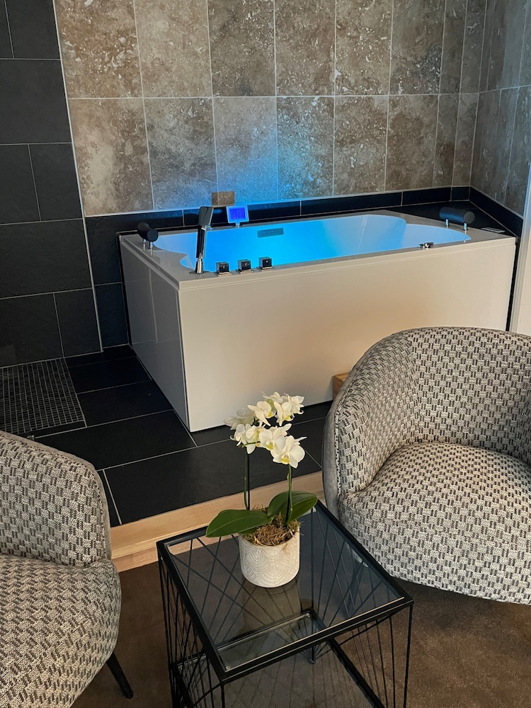 Hotel-Restaurant Les Oliviers 24/65