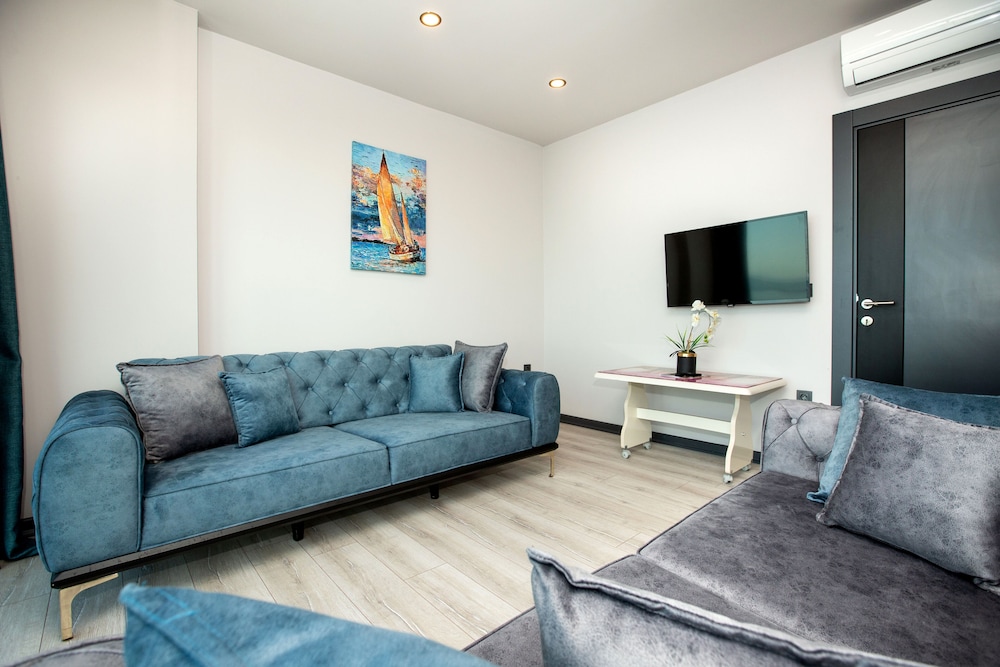 Marina Green Suite Hotel 27/41
