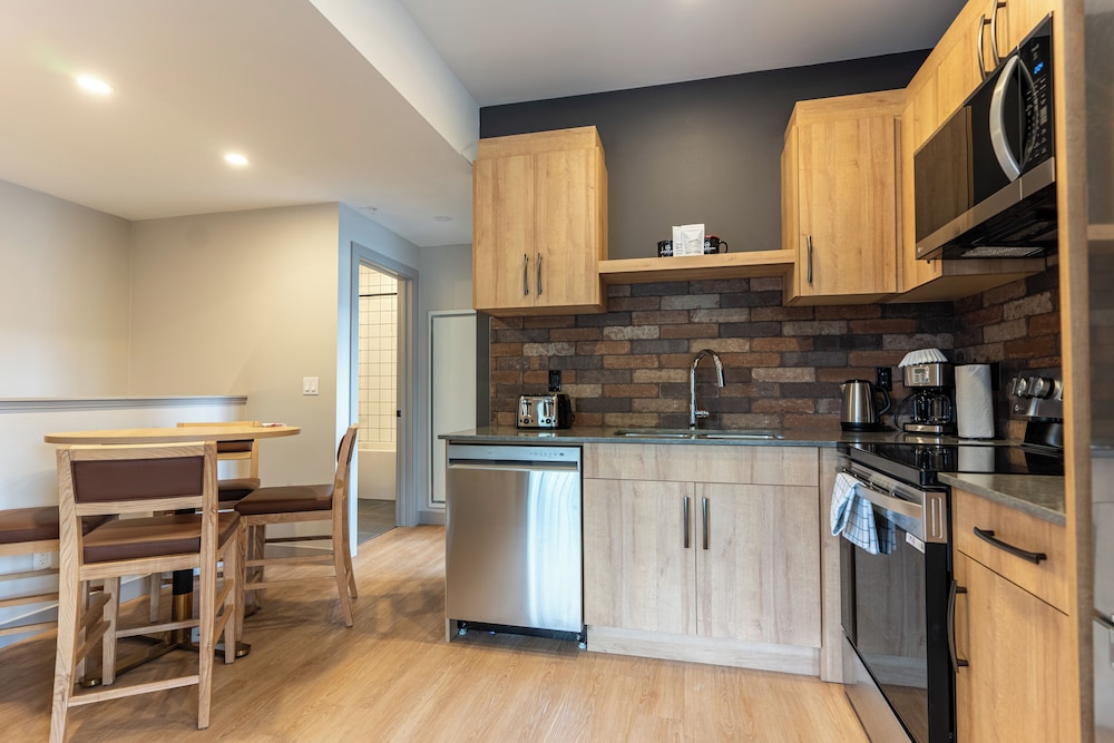 Basecamp Suites Revelstoke 33/50