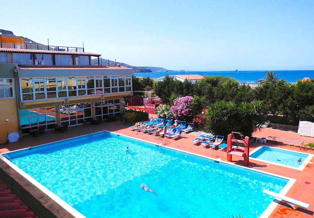 Club Malaspina Hotel and Resort 49/54