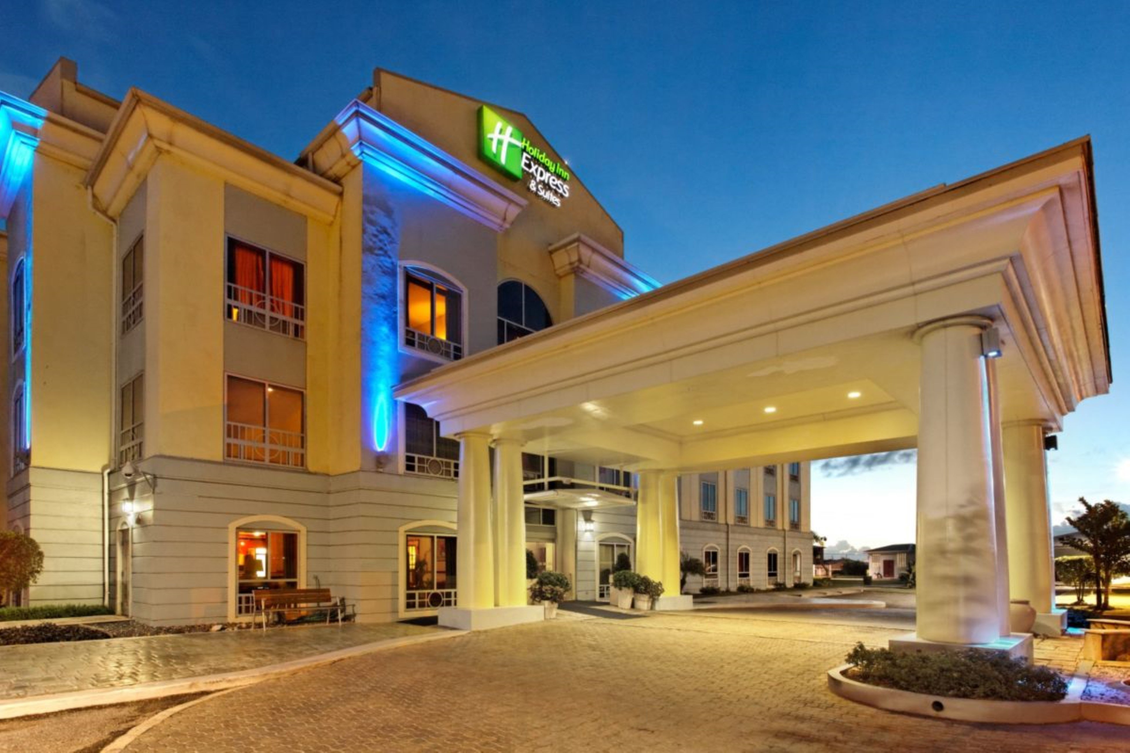 Holiday Inn Express Hotel and Suites Trincity Trinidad Airport 30/34