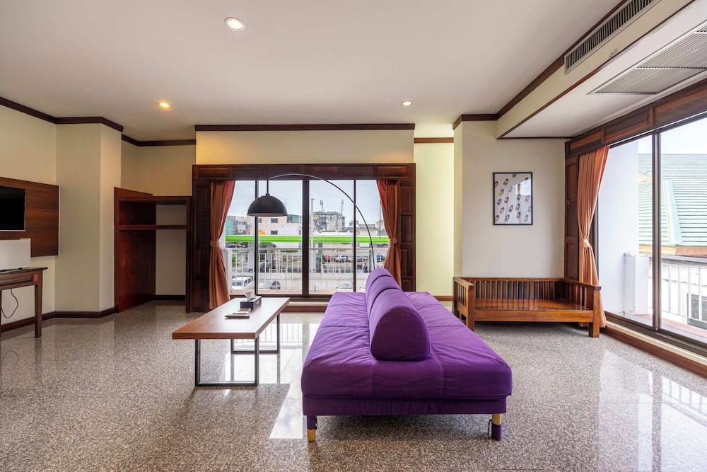 The President Hotel at Chokchai 4 27/57