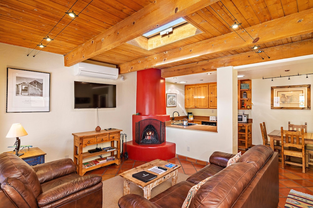 Fort Marcy Hotel Suites 30/50