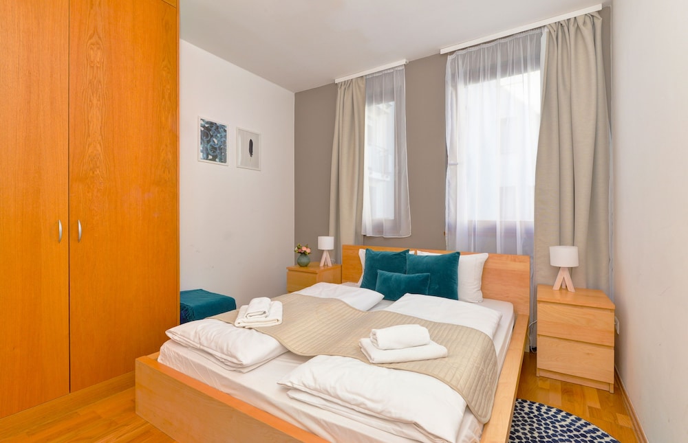 Central Passage Apartments 23/72