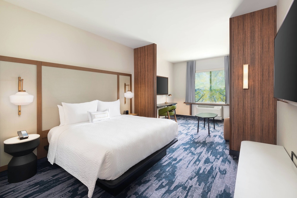 SUITE, KING BED, SOFA