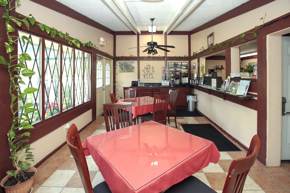 restaurant cafeteria