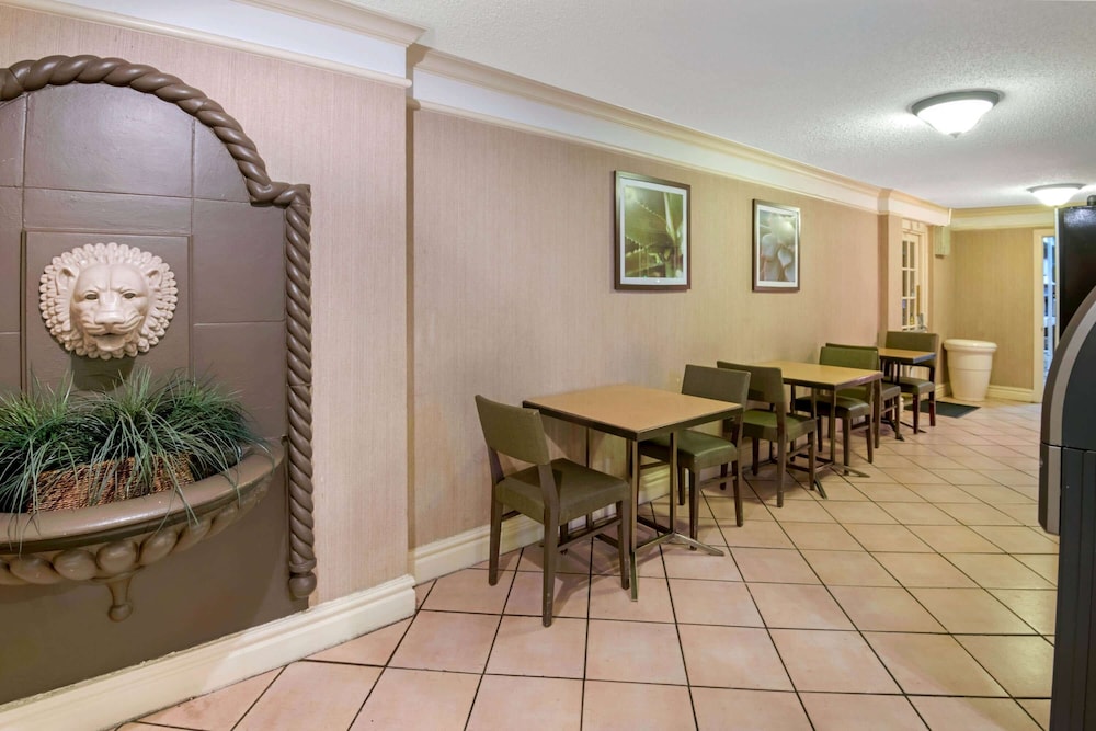 La Quinta Inn San Antonio Market Square 36/43