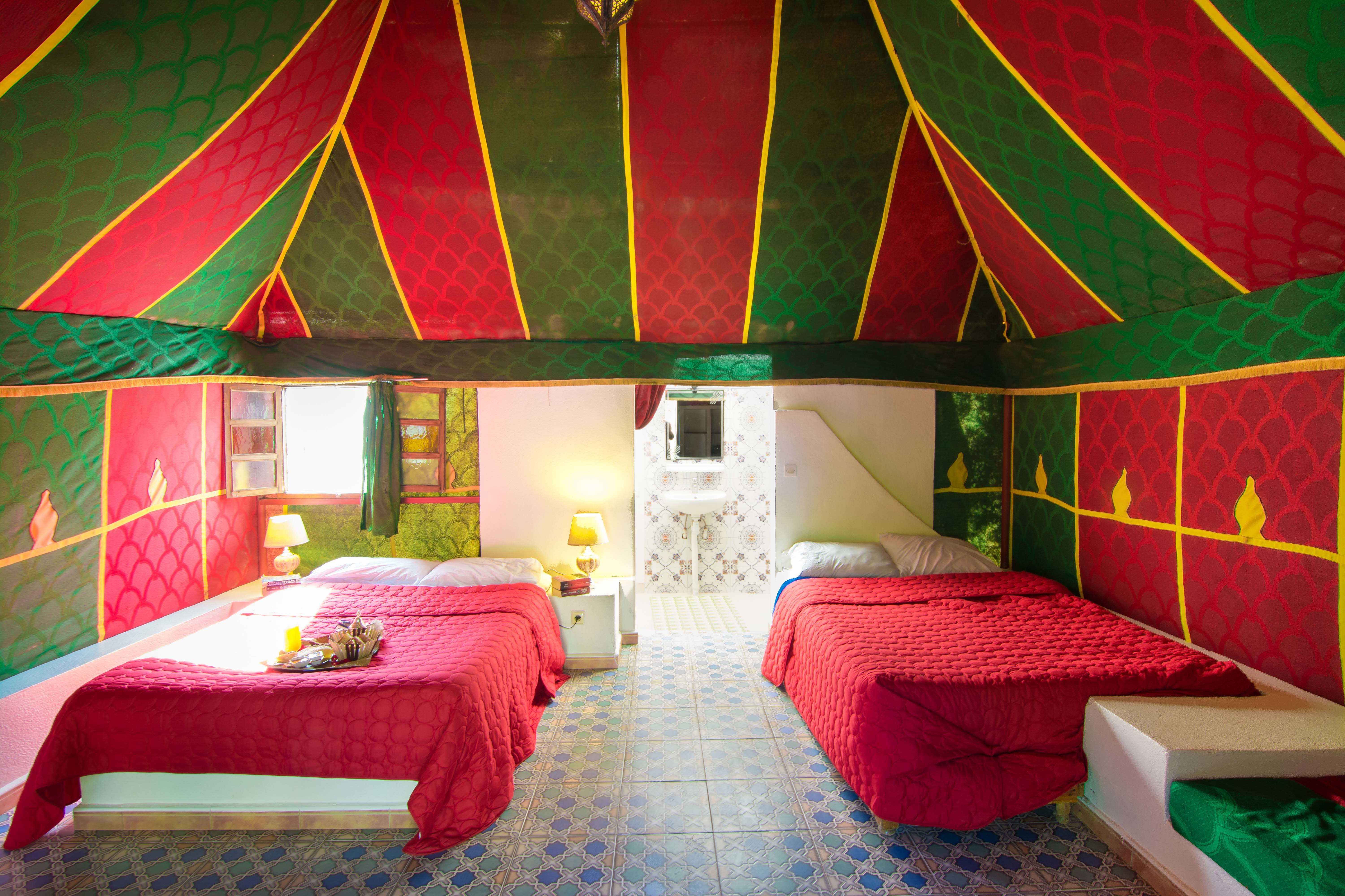 Deluxe, Tent