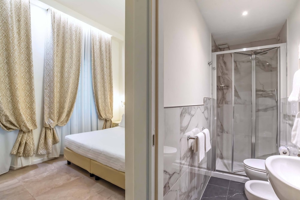 Hotel Accademia 12/56