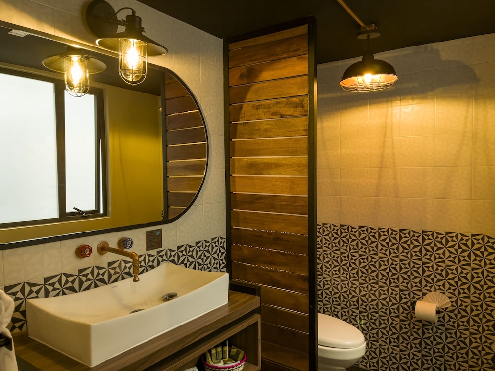 Cadillac Hotel Boutique 47/50