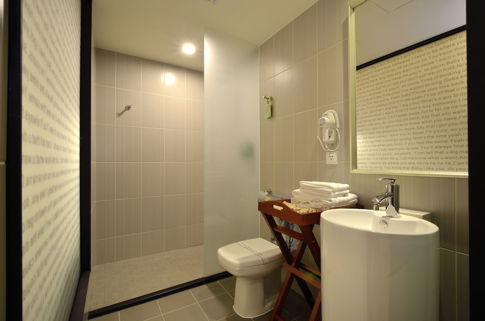 Stay Hotel Taichung Yizhong 32/34