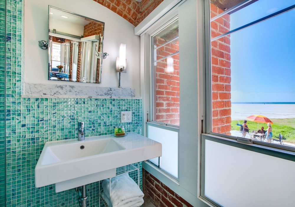 Venice Breeze Suites 53/54