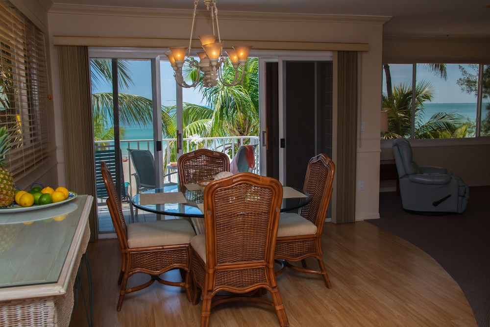 Cedar Cove Resort & Cottages 57/78