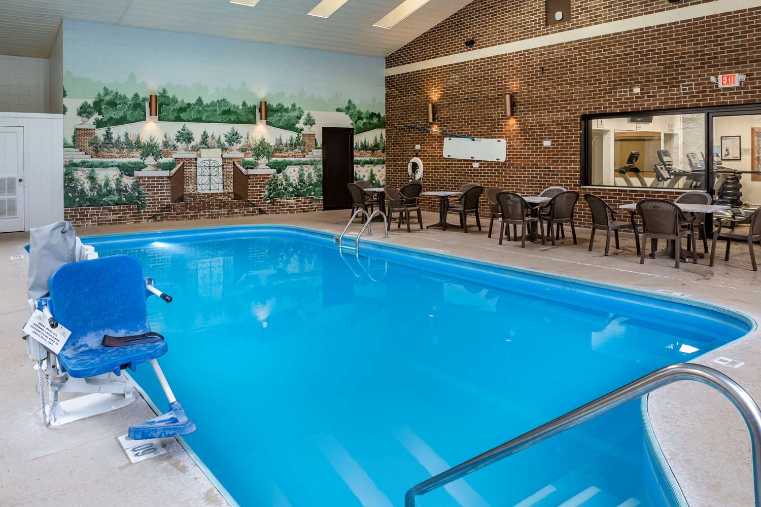 Quality Inn and Suites Zanesville 17/34