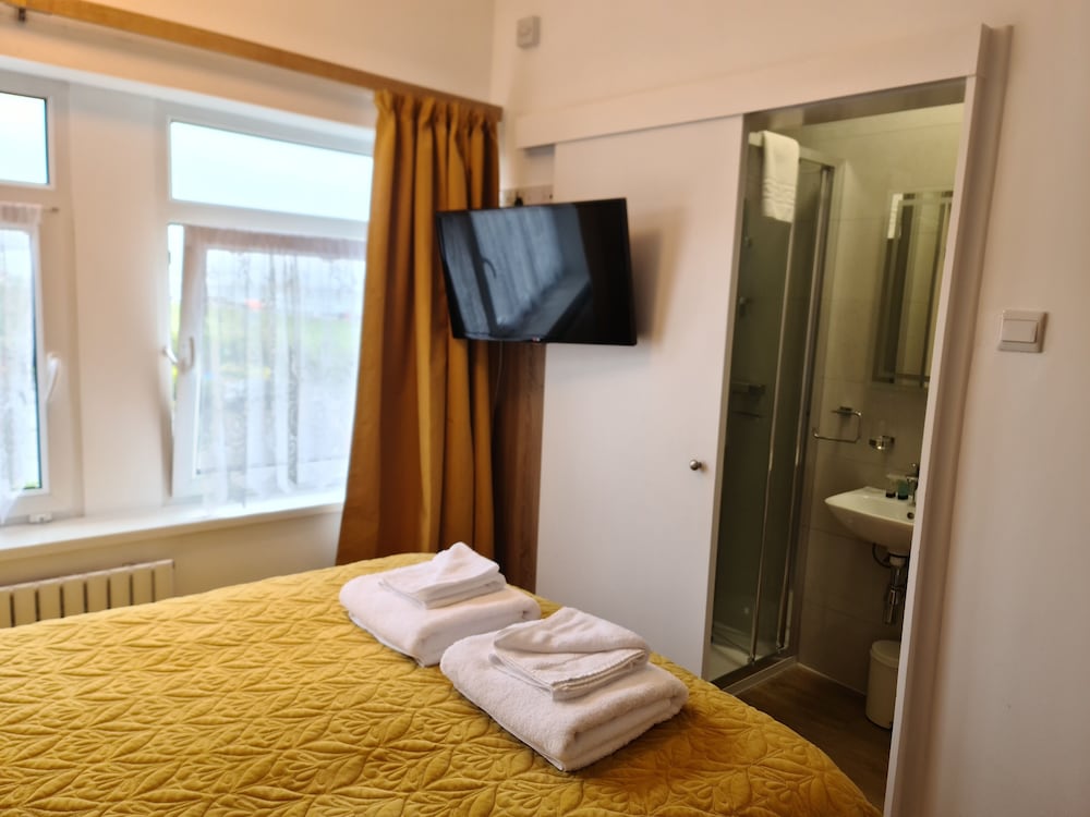 The Torland Hotel 7/50