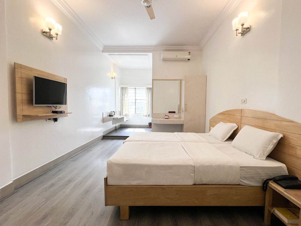 SUPERIOR, DOUBLE OR TWIN BED