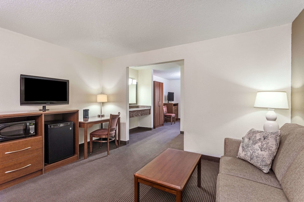 Americinn By Wyndham Monroe 34/61