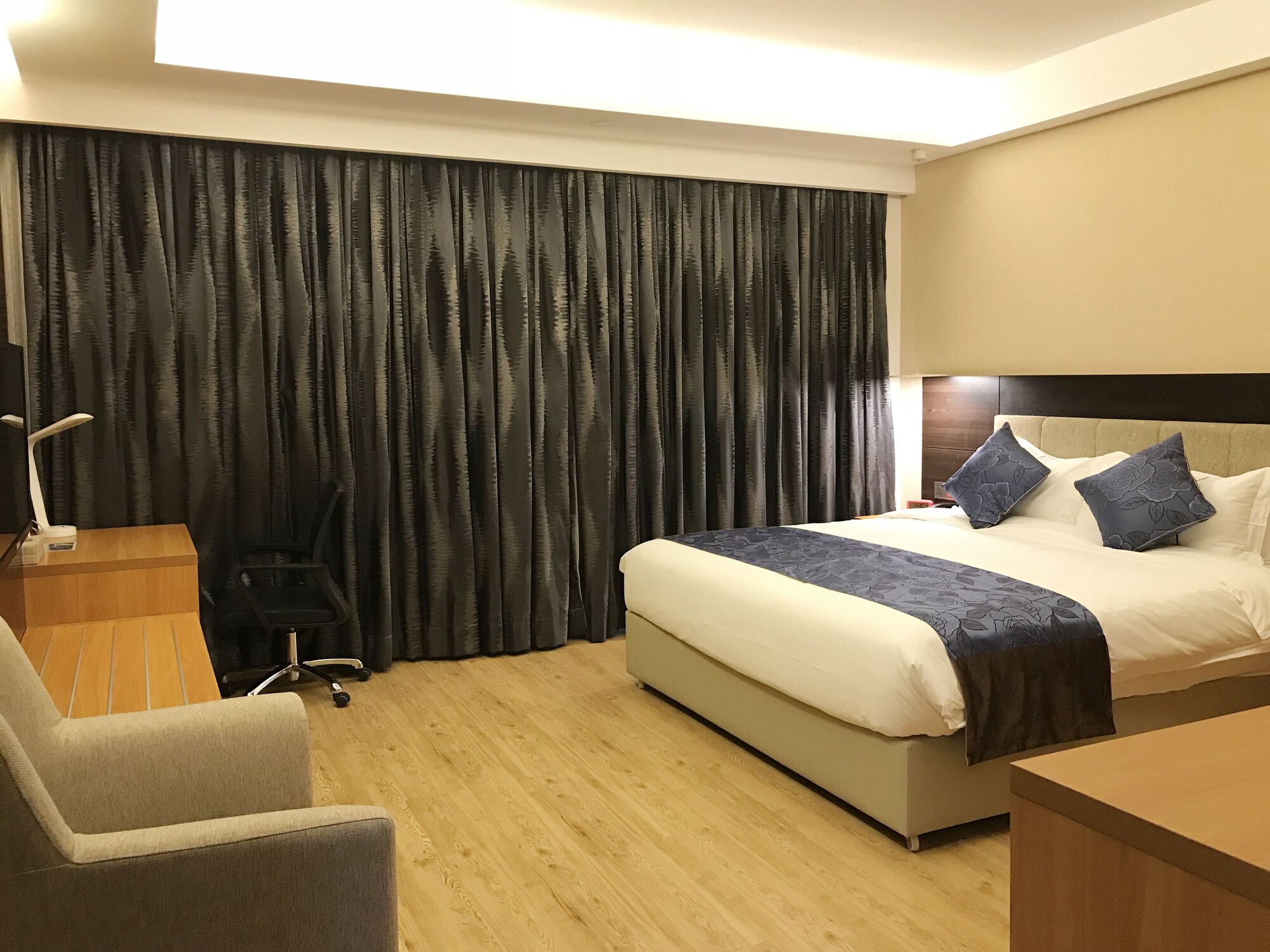 Premium, Queen Bed
