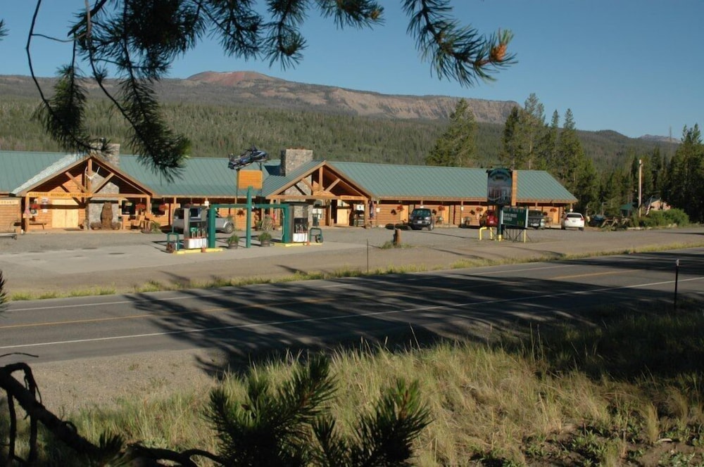 Lava Mountain Lodge 7/69