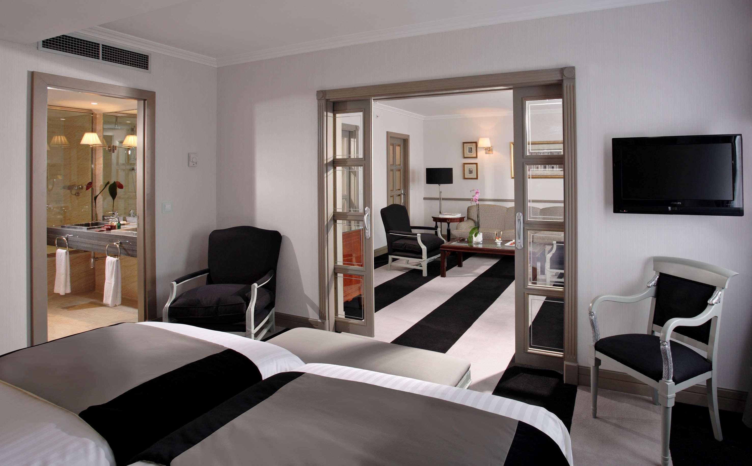 Grand, the Level, Suite