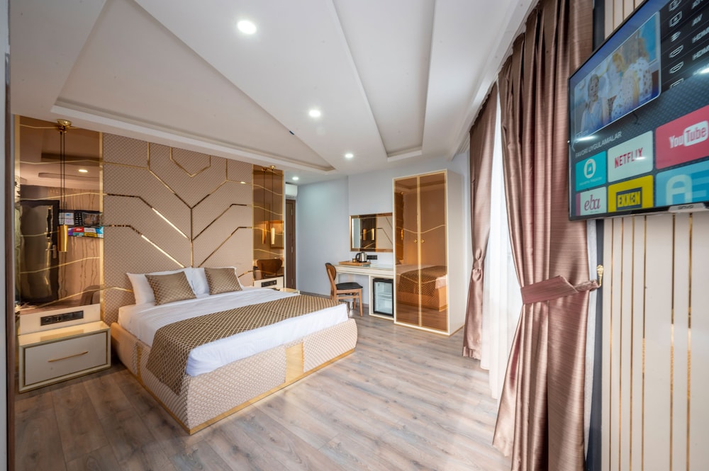 Luxury Airport Hotel 10/48