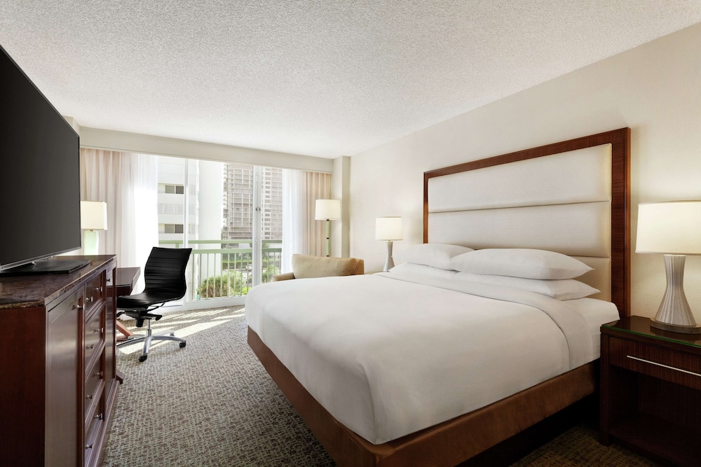 The Singer Oceanfront Resort, Curio Collection by Hilton 20/56