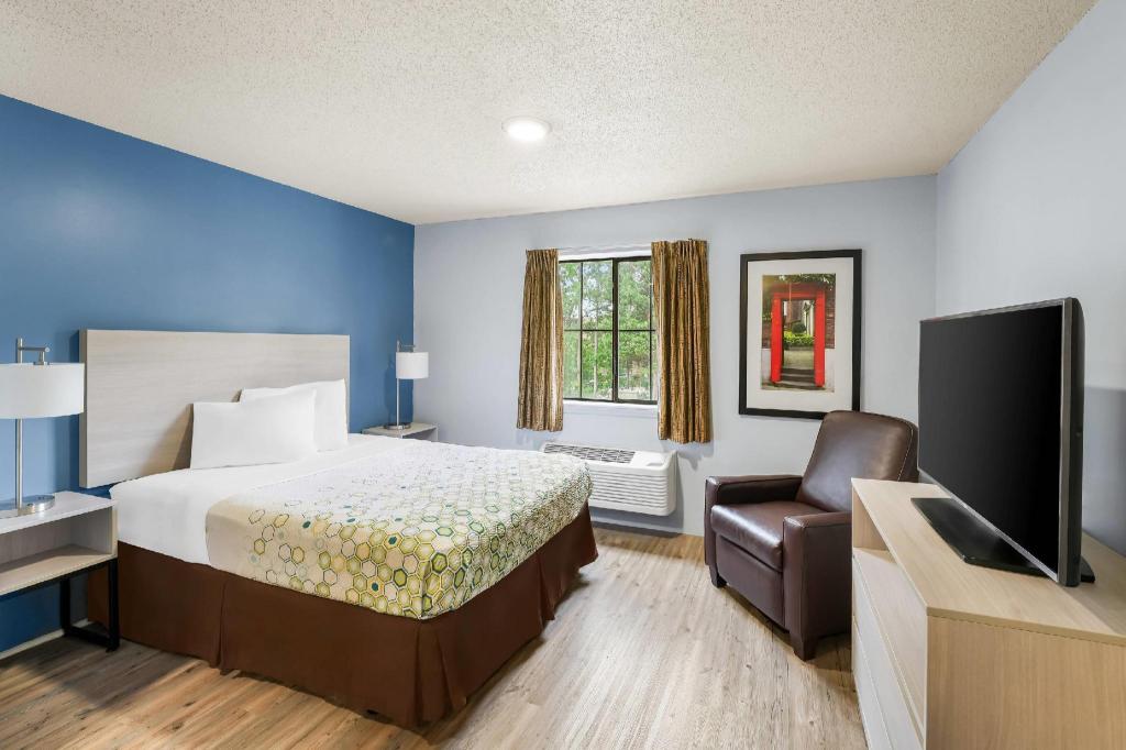 Upgrade, Efficiency, Queen Bed