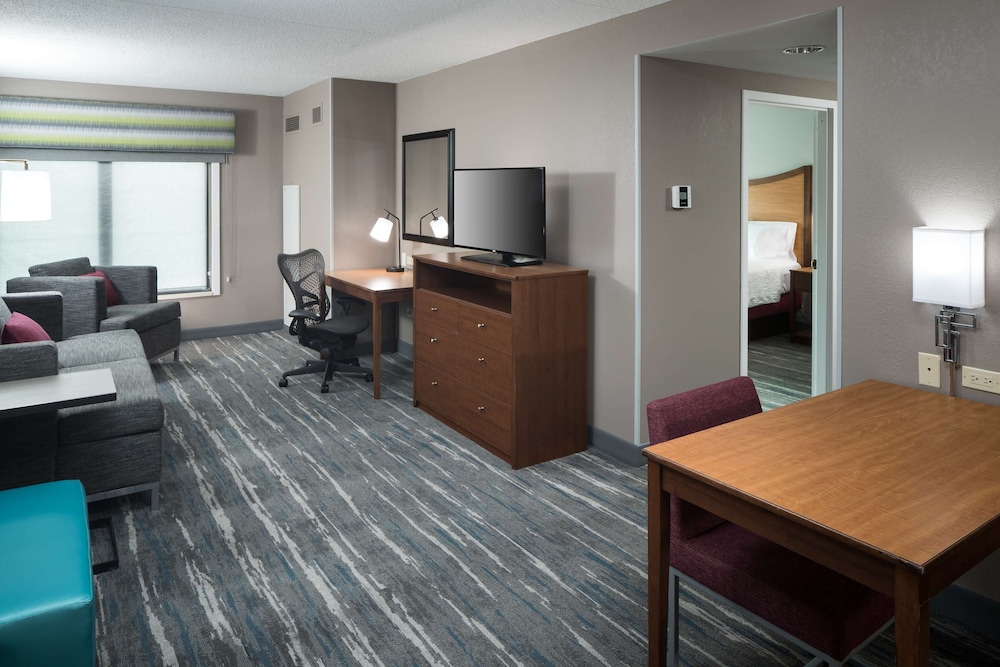 Hampton Inn And Suites Chicago North Shore 32/45