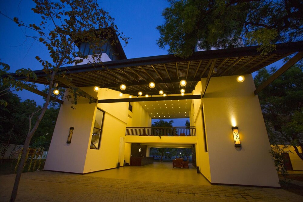Grand Tamarind Lake Hotel in KATARAGAMA
