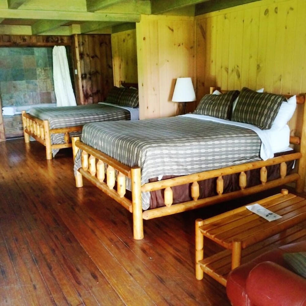 The Smokehouse Lodge and Cabins 30/75