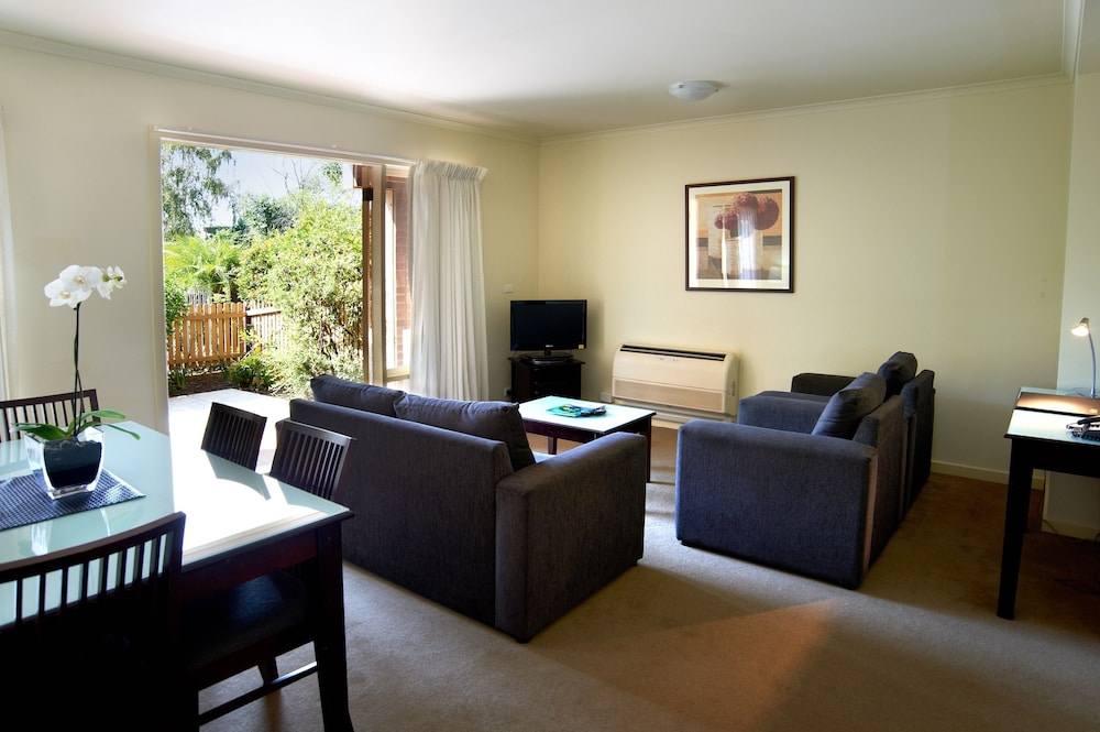 Comfort Apartments Royal Gardens 23/25