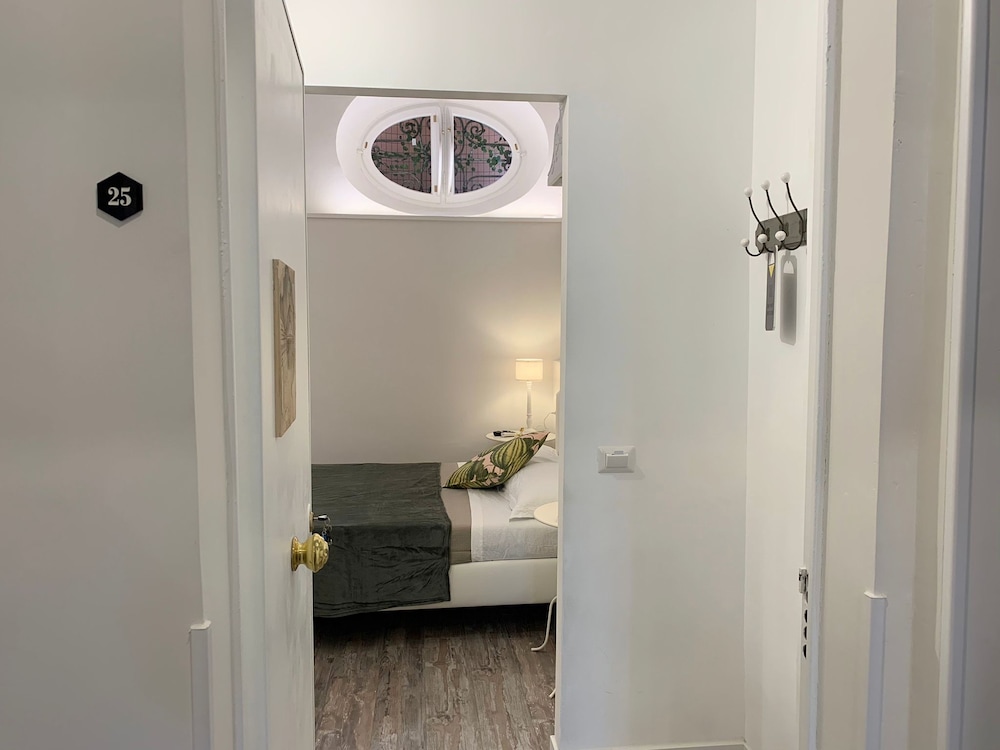 Eccelso Hotel 10/68