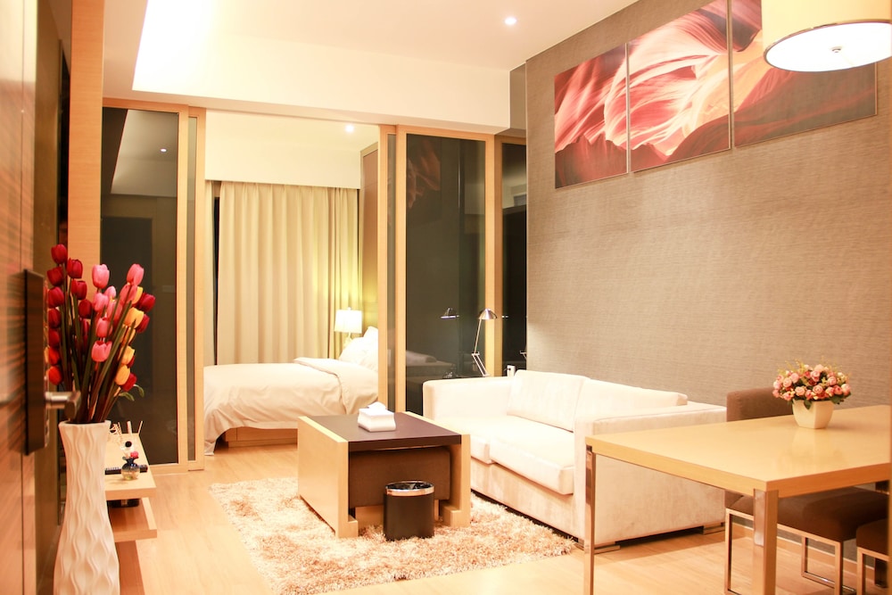 Xingyi International Hotel Poly Store 45/70